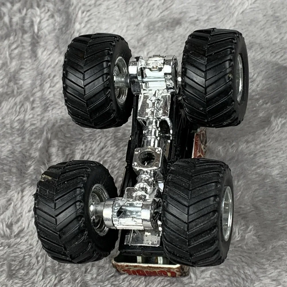 Hot Wheels Monster Trucks lot of 2 Trucks 1:64 Zombie & Wild Thang Preowned